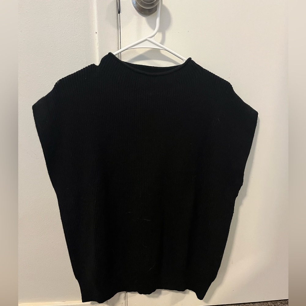 Black Sleeveless Women's Sweater